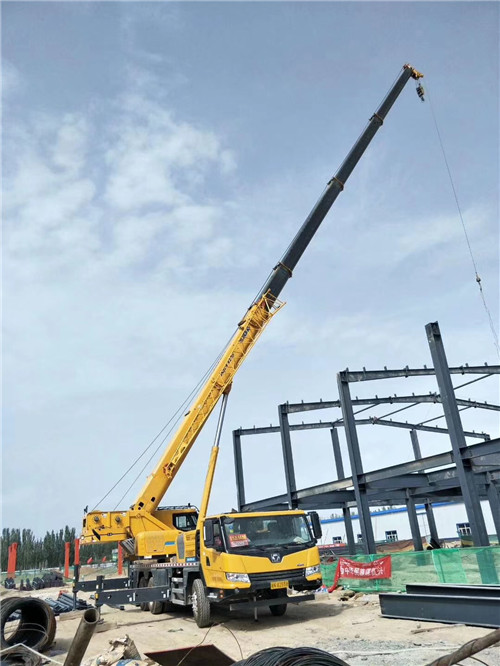 防城区超高层建筑钢结构吊装案例